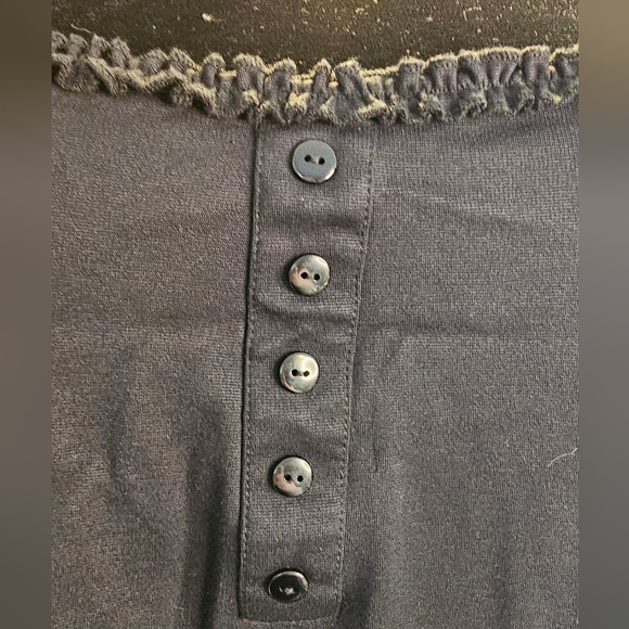 2x black tank with ruffle trim - Picture 2 of 4